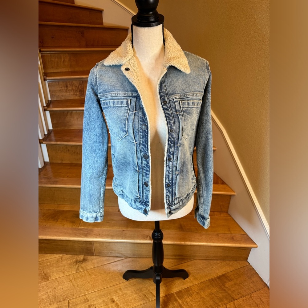 XS Gap fitted denim with cotton collar
